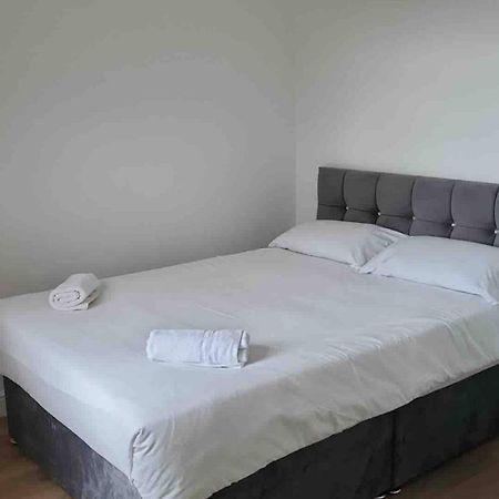 Catherine 5 Bedroom House Crewe Extérieur photo
