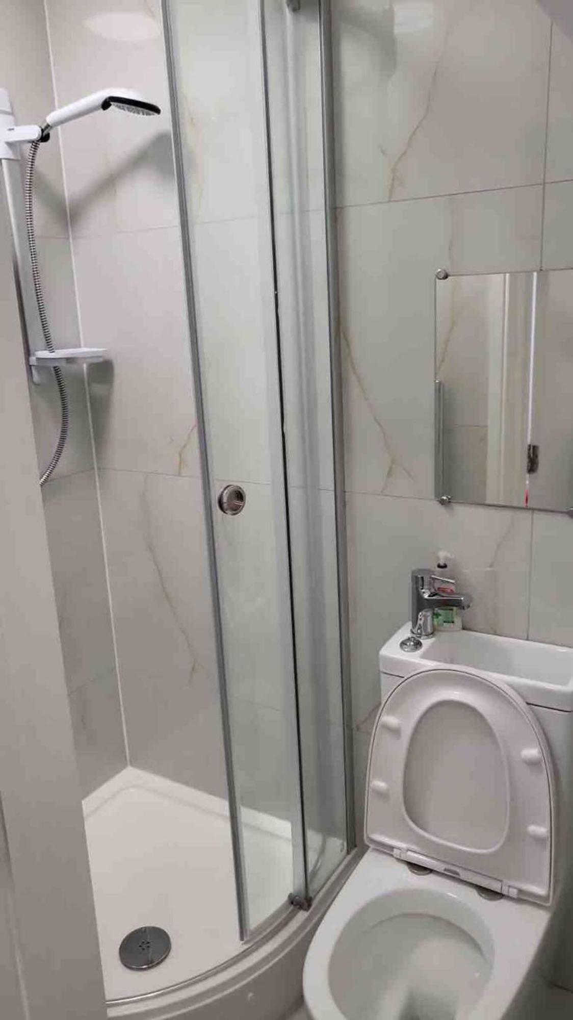 Catherine 5 Bedroom House Crewe Extérieur photo